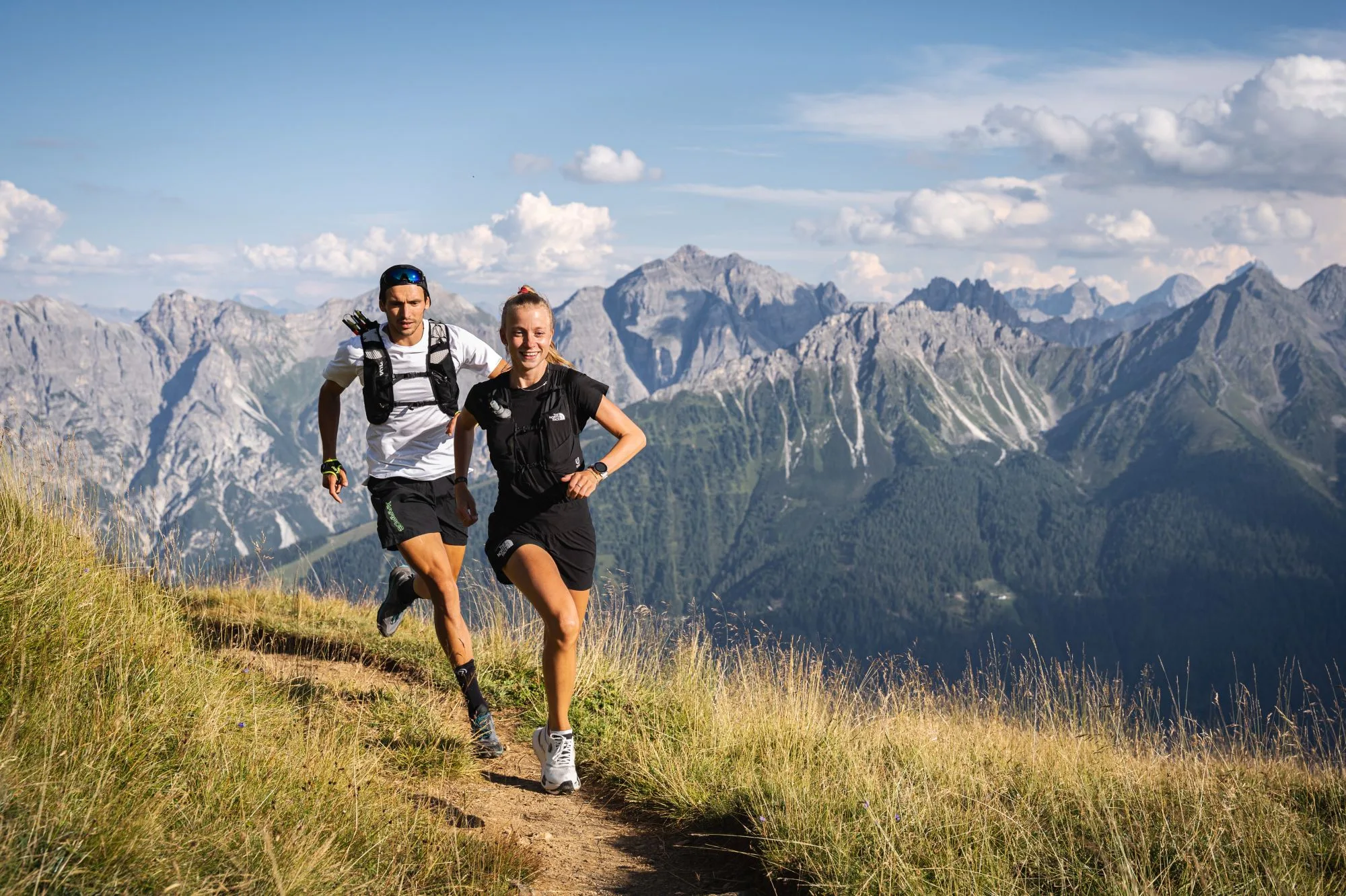 四虎传媒 - 四项户外体能挑战站首页横幅